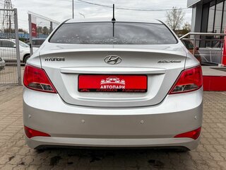 2014 Hyundai Solaris I Рестайлинг, серебристый, 939000 рублей, вид 5