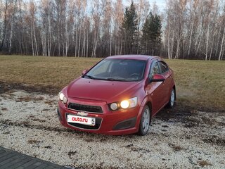 2014 Chevrolet Aveo II, красный, 610000 рублей, вид 3