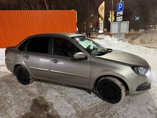 2020 Lada (ВАЗ) Granta I Рестайлинг, серебристый, 900000 рублей, вид 2