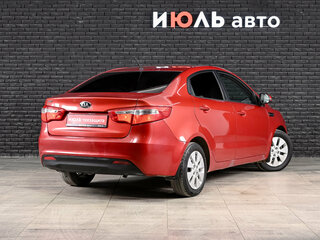 2013 Kia Rio 5-speed III, красный, 700000 рублей, вид 3