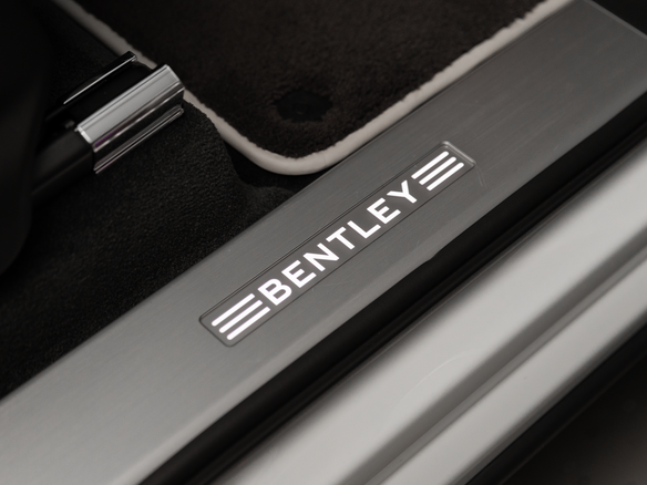 2022 Bentley Bentayga I Рестайлинг, белый, 24900000 рублей - вид 29