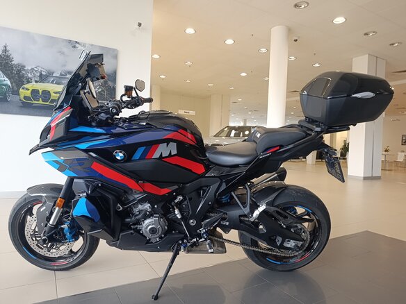 2025 BMW M 1000 XR, чёрный, 3300000 рублей - вид 1