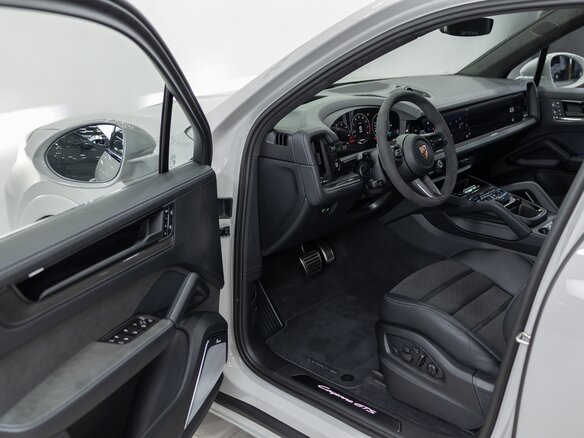 2026 Porsche Cayenne GTS III Рестайлинг, серый, 23690000 рублей - вид 6