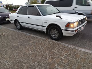 1989 Toyota Crown VIII (S130), белый, 450000 рублей, вид 1