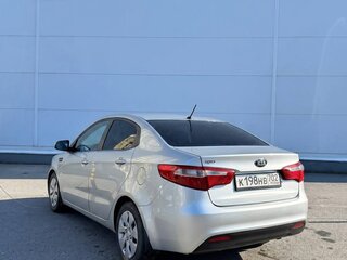 2014 Kia Rio III, серебристый, 750000 рублей, вид 4