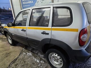 2010 Chevrolet Niva I Рестайлинг, серебристый, 330000 рублей, вид 5