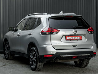 2018 Nissan X-Trail III Рестайлинг, серебристый, 1980000 рублей, вид 4