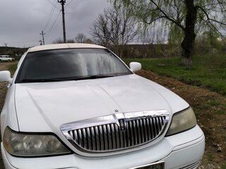2004 Lincoln Town Car III Рестайлинг, белый, 700000 рублей, вид 1