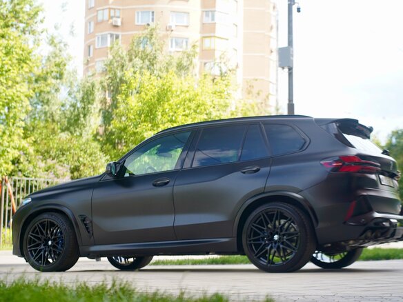 2023 BMW X5 M Competition III (F95) Рестайлинг, чёрный - вид 5