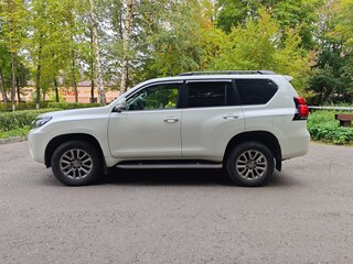 2017 Toyota Land Cruiser Prado 150 Series Рестайлинг 2, белый, 4650000 рублей, вид 2