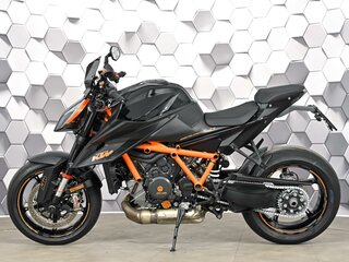 2020 KTM 1290 Super Duke R, чёрный, 1285000 рублей, вид 4
