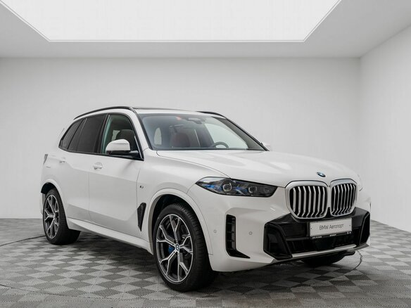 2025 BMW X5 40i IV (G05/G18) Рестайлинг, белый - вид 4