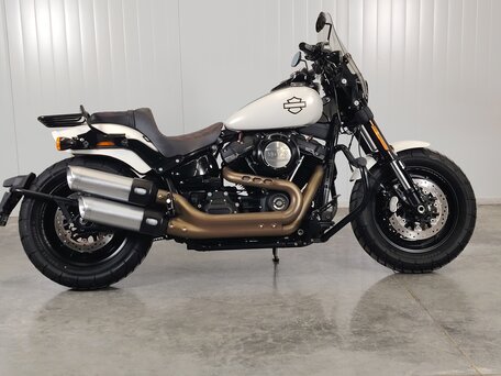 2018 Harley-Davidson Fat Bob, белый, 1449000 рублей, вид 1