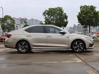 2022 Skoda Octavia IV (A8), коричневый, 2259099 рублей, вид 5