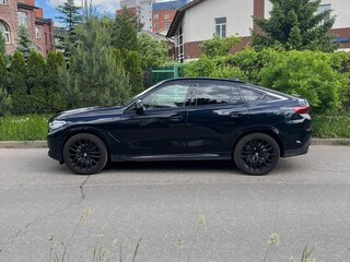 2021 BMW X6 40i III (G06), чёрный, 7300000 рублей, вид 3
