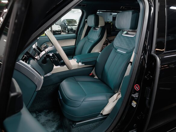 2025 Land Rover Range Rover P615 MHEV Long V, чёрный - вид 20