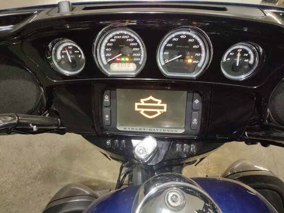 2017 Harley-Davidson Electra Glide, синий, 1800000 рублей - вид 4