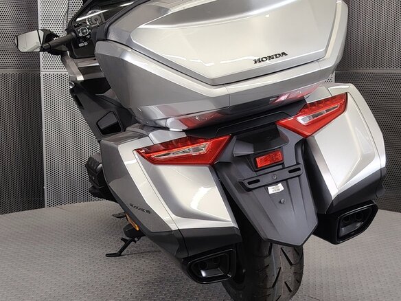 2025 Honda GL 1800 Gold Wing, серебристый, 3249000 рублей - вид 6