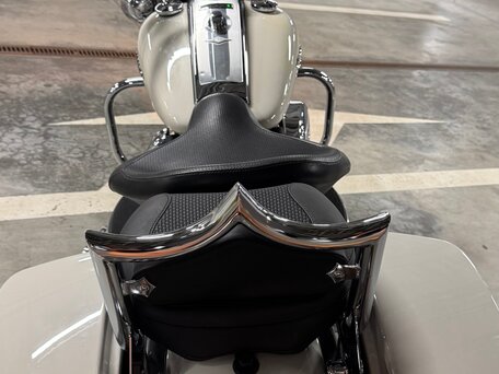 2017 Harley-Davidson Road King, белый, 1550000 рублей, вид 5