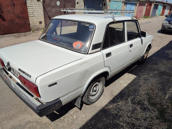 2004 Lada (ВАЗ) 2107, белый, 210000 рублей - вид 3
