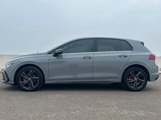 2024 Volkswagen Golf VIII, серый, 2686000 рублей, вид 2