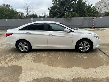 2011 Hyundai Sonata VI (YF), белый, 1250000 рублей, вид 4