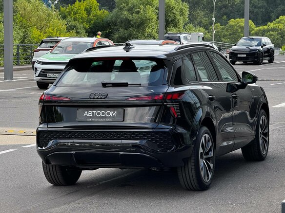 2026 Audi Q3 TFSI III (FJ), чёрный, 6990000 рублей - вид 6