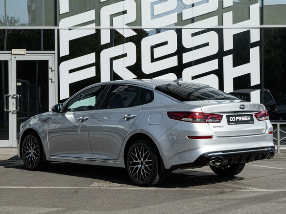 2019 Kia Optima IV Рестайлинг, серебристый, 1923400 рублей - вид 1