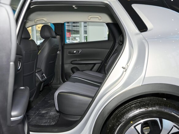 2026 Changan Qiyuan Q05 51.9 kWh II, серебристый, 2328000 рублей - вид 34