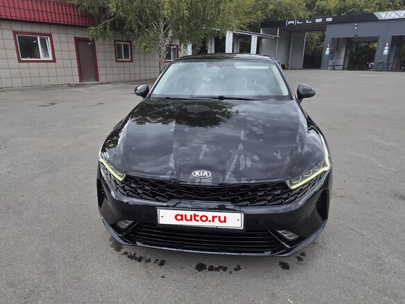 2020 Kia K5 III, чёрный, 2700000 рублей - вид 1