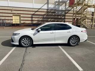 2019 Toyota Camry VIII (XV70), жёлтый, 1650000 рублей, вид 4