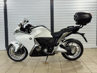 2010 Honda VFR 1200, белый, 895000 рублей, вид 4