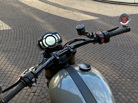 2023 Triumph Scrambler, серый - вид 10