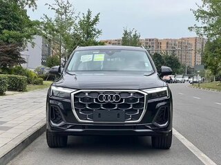 2024 Audi Q7 45 TFSI II (4M) Рестайлинг 2, чёрный, 9963389 рублей, вид 3