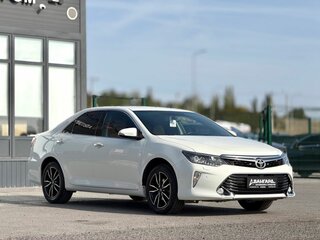 2017 Toyota Camry VII (XV50) Рестайлинг 2, белый, 1950000 рублей, вид 4