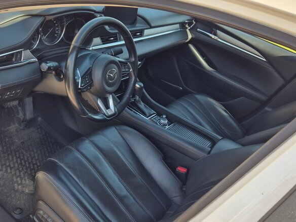 2019 Mazda 6 III (GJ) Рестайлинг 2, белый, 2000000 рублей - вид 3