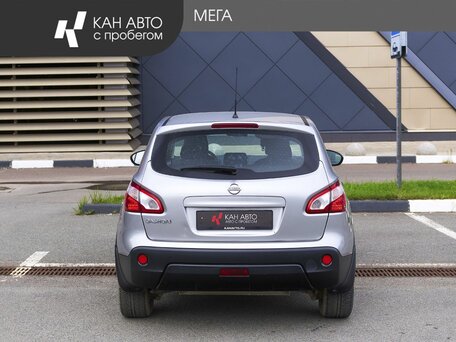 2013 Nissan Qashqai I Рестайлинг, серебристый, 1030000 рублей, вид 4