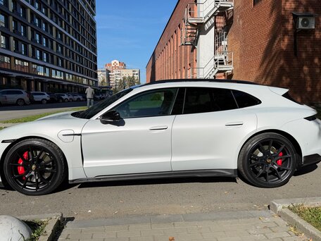 2022 Porsche Taycan GTS Sport Turismo I, серебристый, 10490000 рублей, вид 4