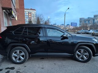 2021 Toyota RAV4 V (XA50), чёрный, 3450000 рублей, вид 2