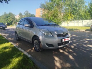 2009 Toyota Vitz II (XP90), серебристый, 430000 рублей, вид 2