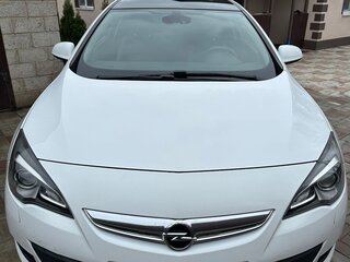 2013 Opel Astra GTC J Рестайлинг, белый, 830000 рублей, вид 1