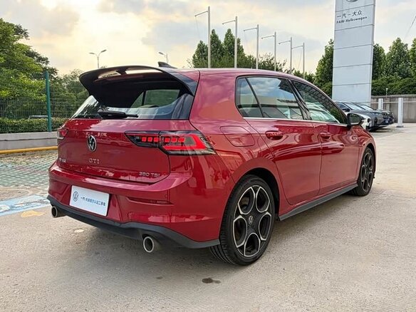 2026 Volkswagen Golf GTI VIII Рестайлинг, пурпурный, 4600333 рублей - вид 5