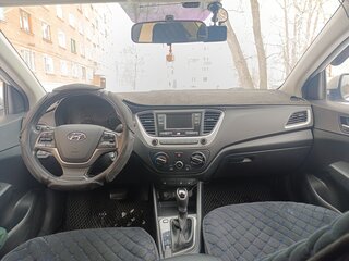 2017 Hyundai Solaris II, серебристый, 1350000 рублей, вид 3