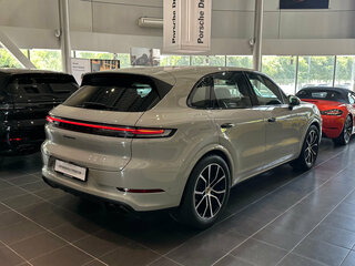 2023 Porsche Cayenne III Рестайлинг, серый, 14500000 рублей, вид 3