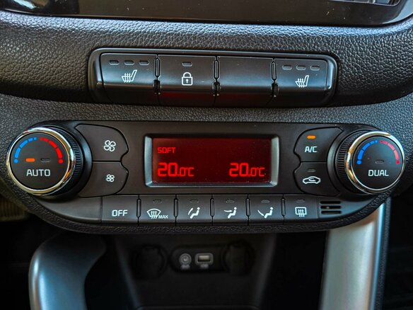 2018 Kia Ceed II Рестайлинг, белый, 1396000 рублей - вид 13