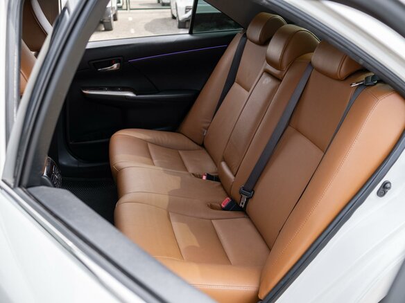 2016 Toyota Camry VII (XV50) Рестайлинг, белый, 2639000 рублей - вид 9
