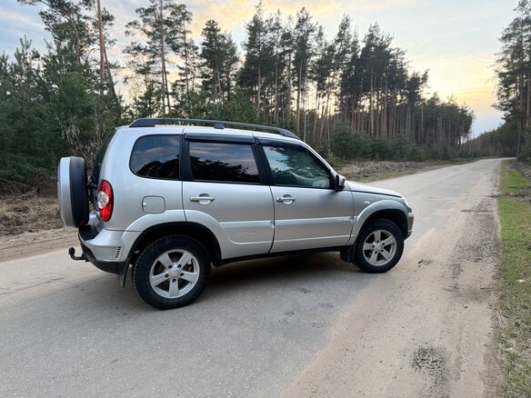 2013 Chevrolet Niva I Рестайлинг, серебристый, 560000 рублей - вид 7