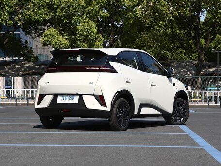 2024 BYD Dolphin 44.9 kWh I, белый, 1480000 рублей, вид 3