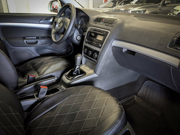 2012 Skoda Octavia II (A5) Рестайлинг, серый, 609900 рублей - вид 11