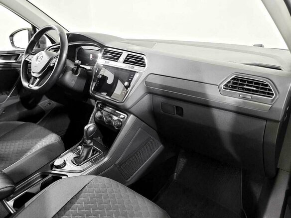 2018 Volkswagen Tiguan II, коричневый, 2190000 рублей - вид 10